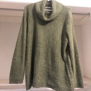 LuLuB Green Turtle Neck 1 pull pictured Smoke Free Home 29inches long